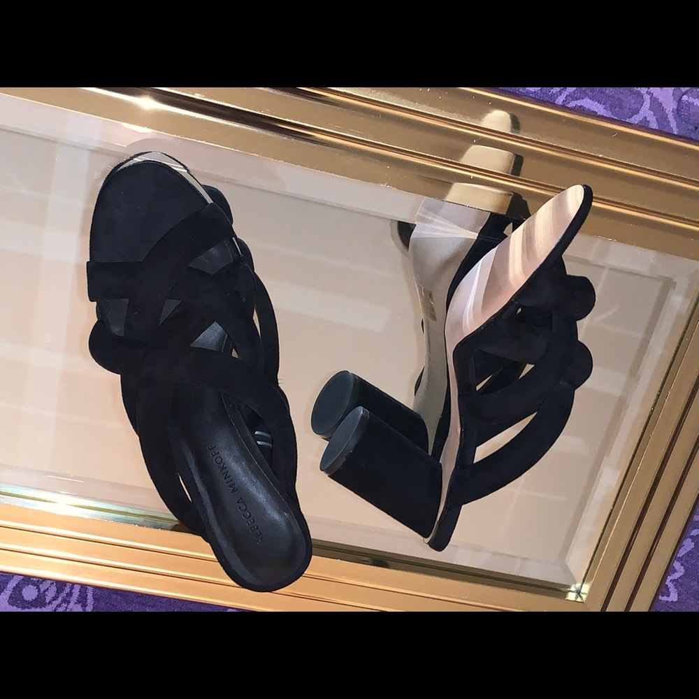 Black Pumps - Picture 9 of 12